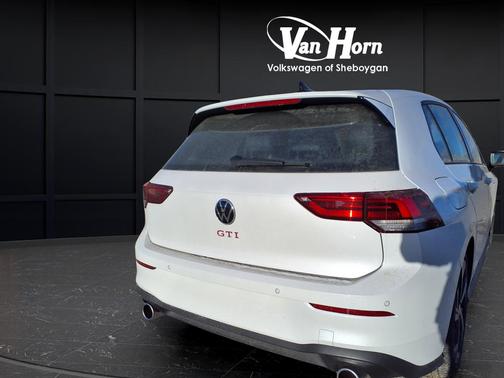 Opal White Pearl 2026 Volkswagen Golf GTI 2.0T SE DSG