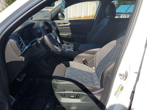 2025 Volkswagen Atlas Cross Sport 2.0T SEL Premium