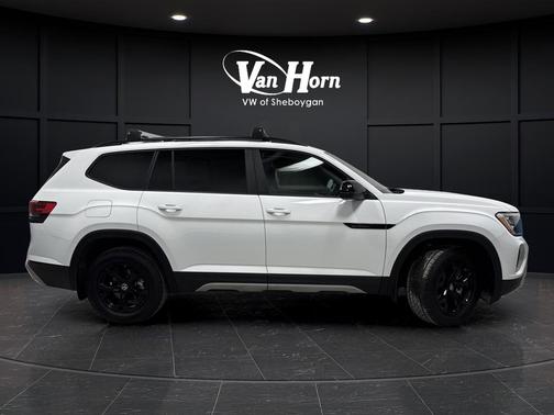 2024 Volkswagen Atlas 2.0T SE w/Technology 4MOTION