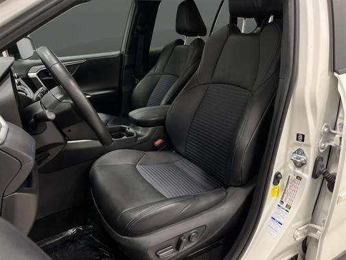 2021 Toyota RAV4 Hybrid SE