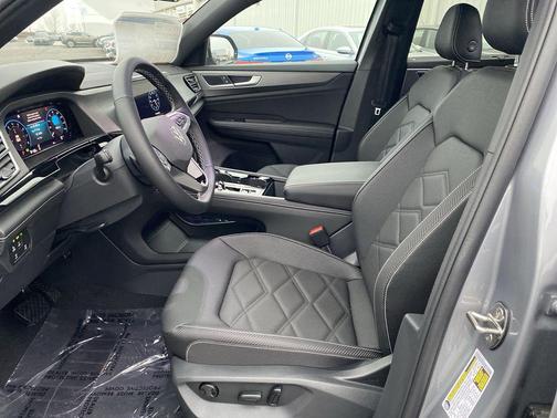 2025 Volkswagen Atlas Cross Sport 2.0T SE w/Technology 4MOTION