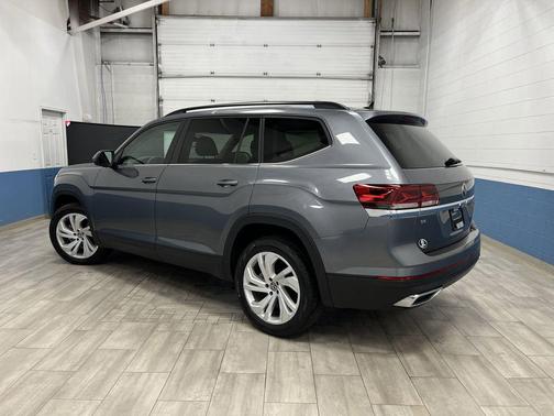 2023 Volkswagen Atlas 2.0T SE w/Technology 4MOTION