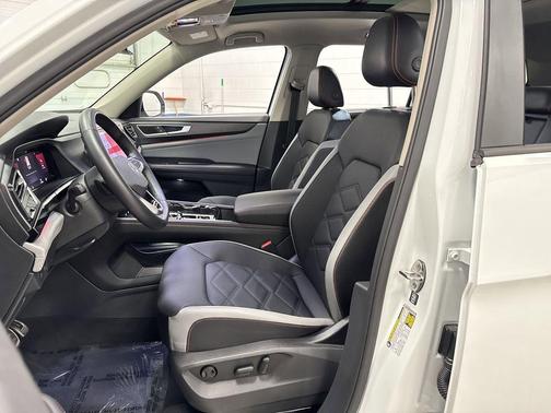 2024 Volkswagen Atlas 2.0T SE w/Technology 4MOTION