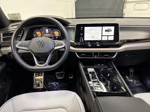 2025 Volkswagen Atlas Cross Sport 2.0T SEL Premium