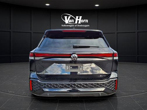 deep black pearl 2026 Volkswagen Tiguan 2.0T SE R-Line Black 4MOTION