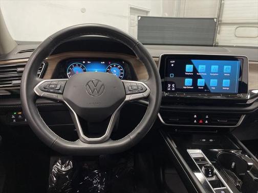 2024 Volkswagen Atlas 2.0T SE w/Technology 4MOTION