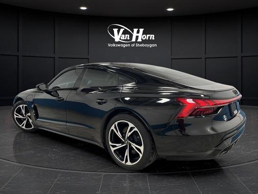 Mythos Black Metallic 2022 Audi e-tron GT Prestige