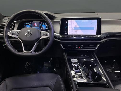 2025 Volkswagen Atlas Cross Sport 2.0T SE w/Technology 4MOTION