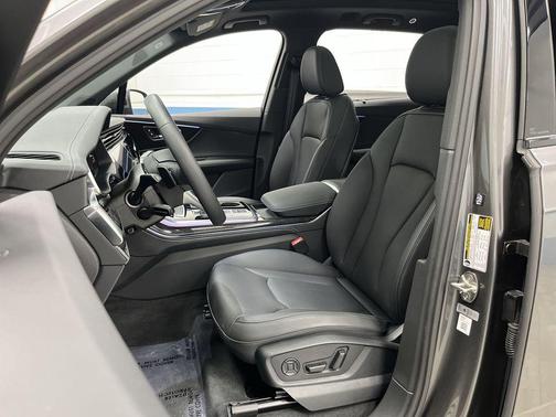 2025 Audi Q7 45 Premium Plus