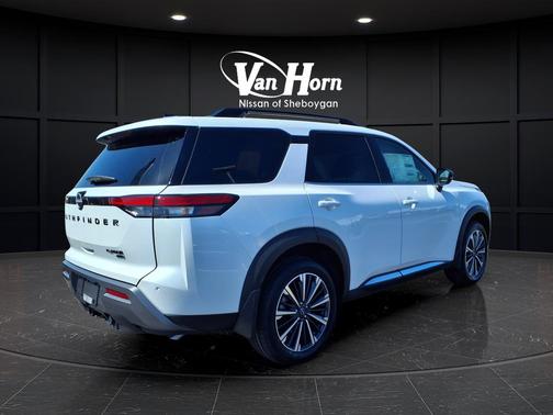 Everest White Pearl Tricoat 2026 Nissan Pathfinder Platinum