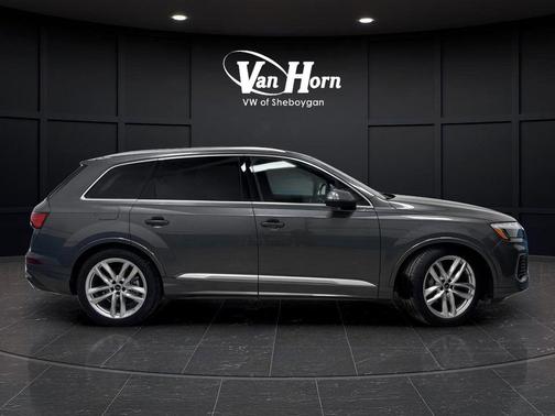 2025 Audi Q7 55 Premium Plus