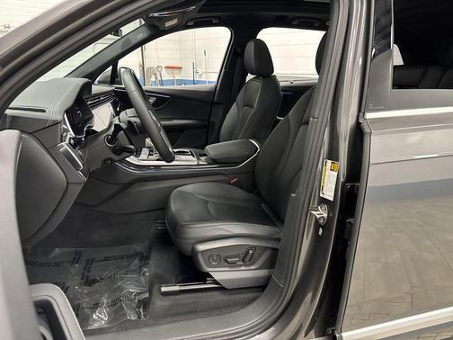 2025 Audi Q7 55 Premium Plus