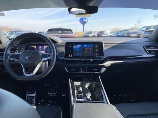 2024 Volkswagen Atlas Cross Sport 2.0T SEL Premium