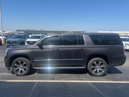 Iridium Metallic 2017 GMC Yukon XL SLT