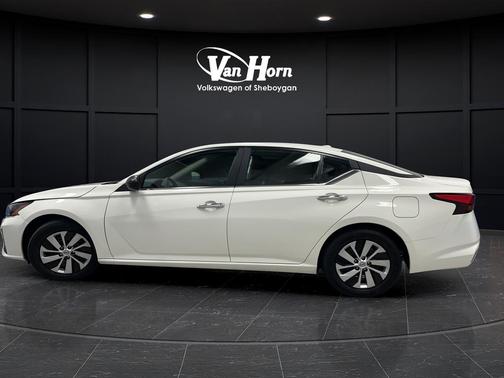 Glacier White 2025 Nissan Altima S FWD