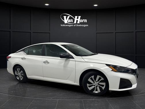 Glacier White 2025 Nissan Altima S FWD