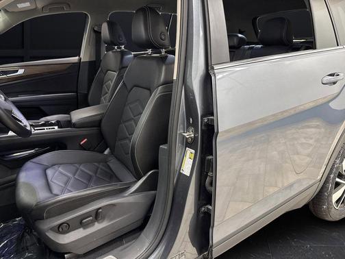 2025 Volkswagen Atlas 2.0T SE w/Technology 4MOTION