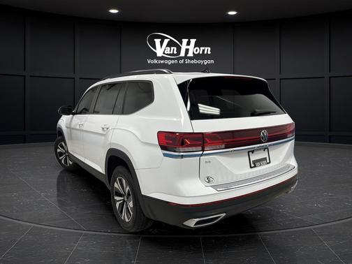 Pure White 2024 Volkswagen Atlas 2.0T SE