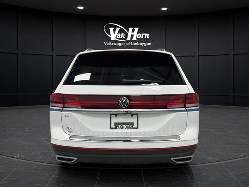 Pure White 2024 Volkswagen Atlas 2.0T SE