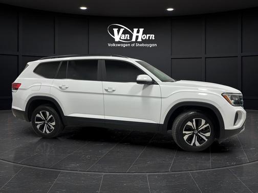 Pure White 2024 Volkswagen Atlas 2.0T SE