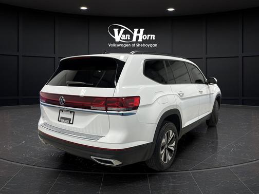 Pure White 2024 Volkswagen Atlas 2.0T SE