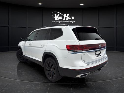 Pure White 2024 Volkswagen Atlas 2.0T SE w/Technology 4MOTION