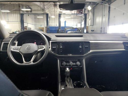 2023 Volkswagen Atlas 3.6L SE w/Technology