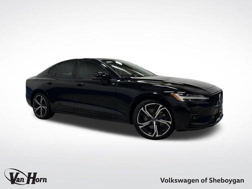 2024 Volvo S60 B5 Ultimate Dark Theme
