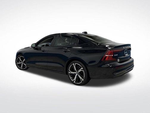 2024 Volvo S60 B5 Ultimate Dark Theme