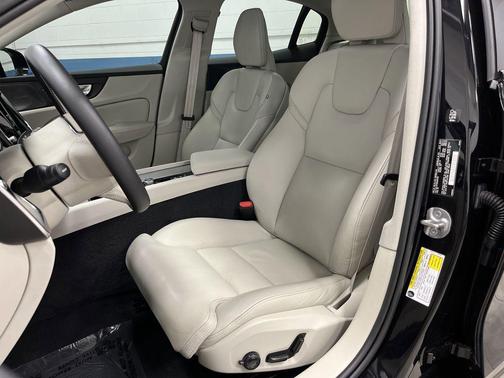2024 Volvo S60 B5 Ultimate Dark Theme