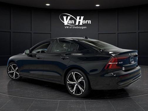2024 Volvo S60 B5 Ultimate Dark Theme