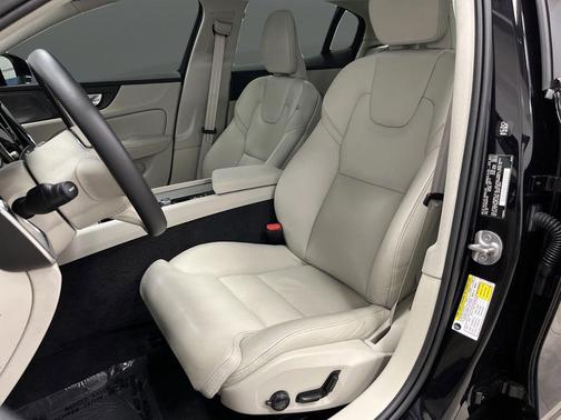 2024 Volvo S60 B5 Ultimate Dark Theme