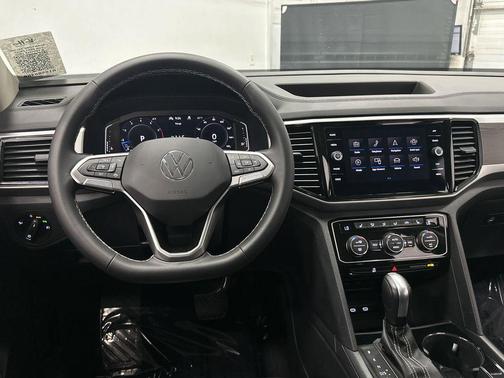 2023 Volkswagen Atlas 2.0T SE w/Technology 4MOTION