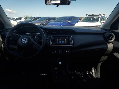 2025 Nissan Kicks S