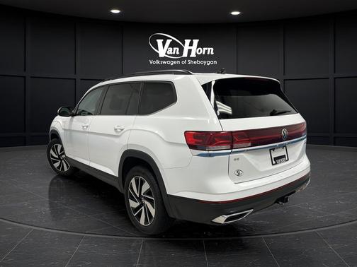 Pure White 2024 Volkswagen Atlas 2.0T SE w/Technology 4MOTION