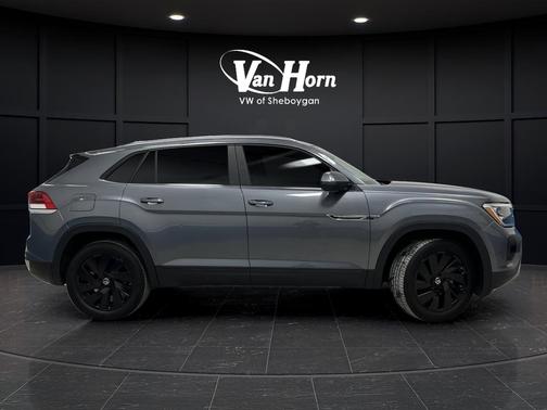 2024 Volkswagen Atlas Cross Sport 2.0T SE w/Technology 4MOTION