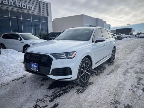 2022 Audi Q7 55 Premium Plus