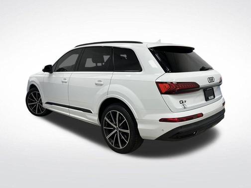 2022 Audi Q7 55 Premium Plus