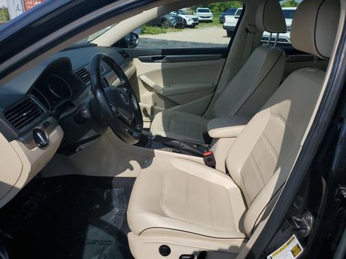 2018 Volkswagen Passat 2.0T SE