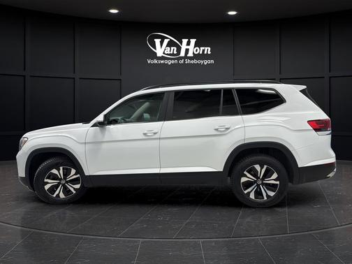 Pure White 2024 Volkswagen Atlas 2.0T SE