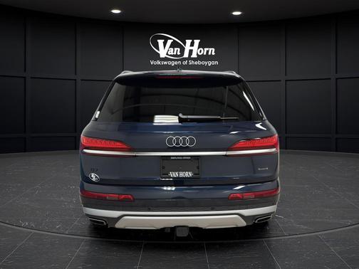 Waitomo Blue Metallic 2025 Audi Q7 55 Premium Plus