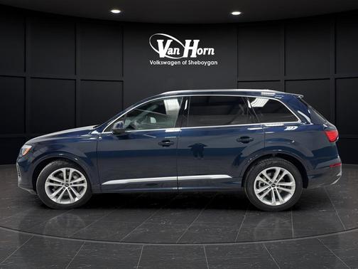 Waitomo Blue Metallic 2025 Audi Q7 55 Premium Plus