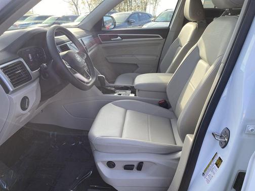 2023 Volkswagen Atlas 3.6L SE w/Technology