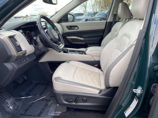 2022 Nissan Pathfinder Platinum 4WD