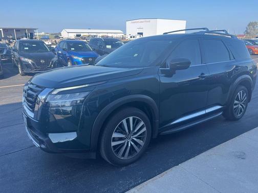 2022 Nissan Pathfinder Platinum 4WD