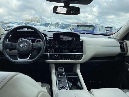 2022 Nissan Pathfinder Platinum 4WD