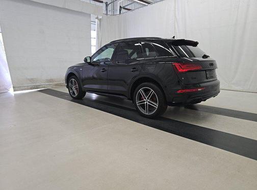 Mythos Black Metallic 2024 Audi Q5 55 S line Premium Plus