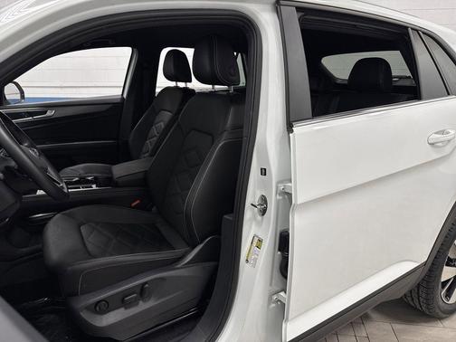 2025 Volkswagen Atlas Cross Sport 2.0T SE w/Technology 4MOTION