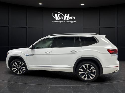 Pure White 2022 Volkswagen Atlas 3.6L SEL Premium