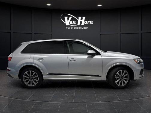 2022 Audi Q7 45 Premium Plus